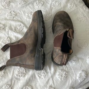 Womens blundstones, classics, Chelsea boots, rustic brown, size 9